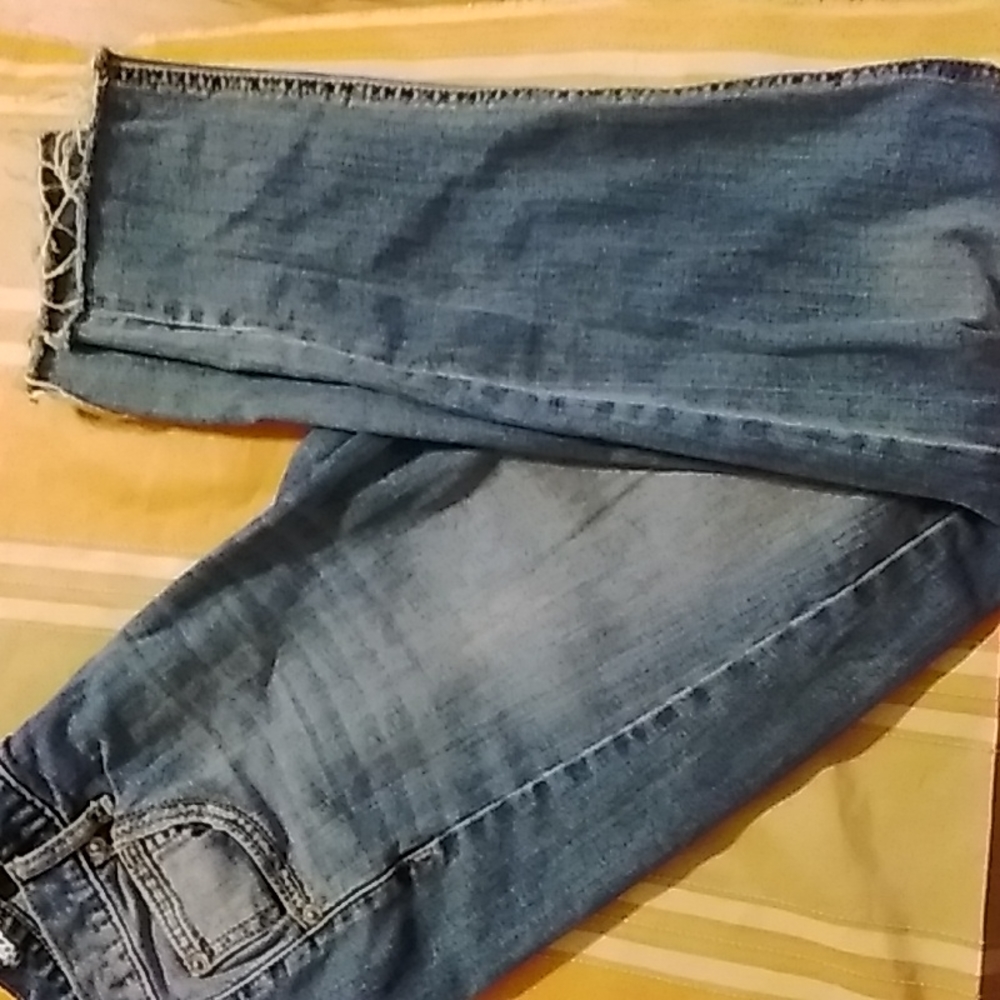 MOSSIMO JEANS, DISTRESSED, LOTS OF STRETCH, FADE